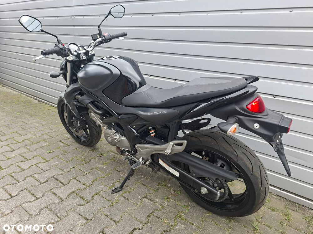 Suzuki Gladius
