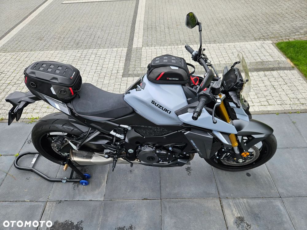 Suzuki GSX - 7