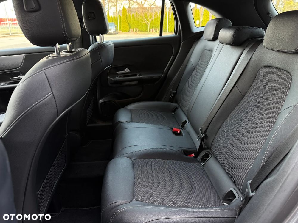 Mercedes-Benz GLA 200 - 11