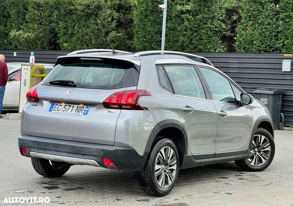 Peugeot 2008 1.2 L PureTech Turbo S&S Allure - 5