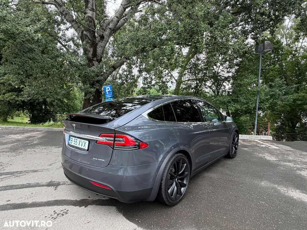 Tesla Model X - 7