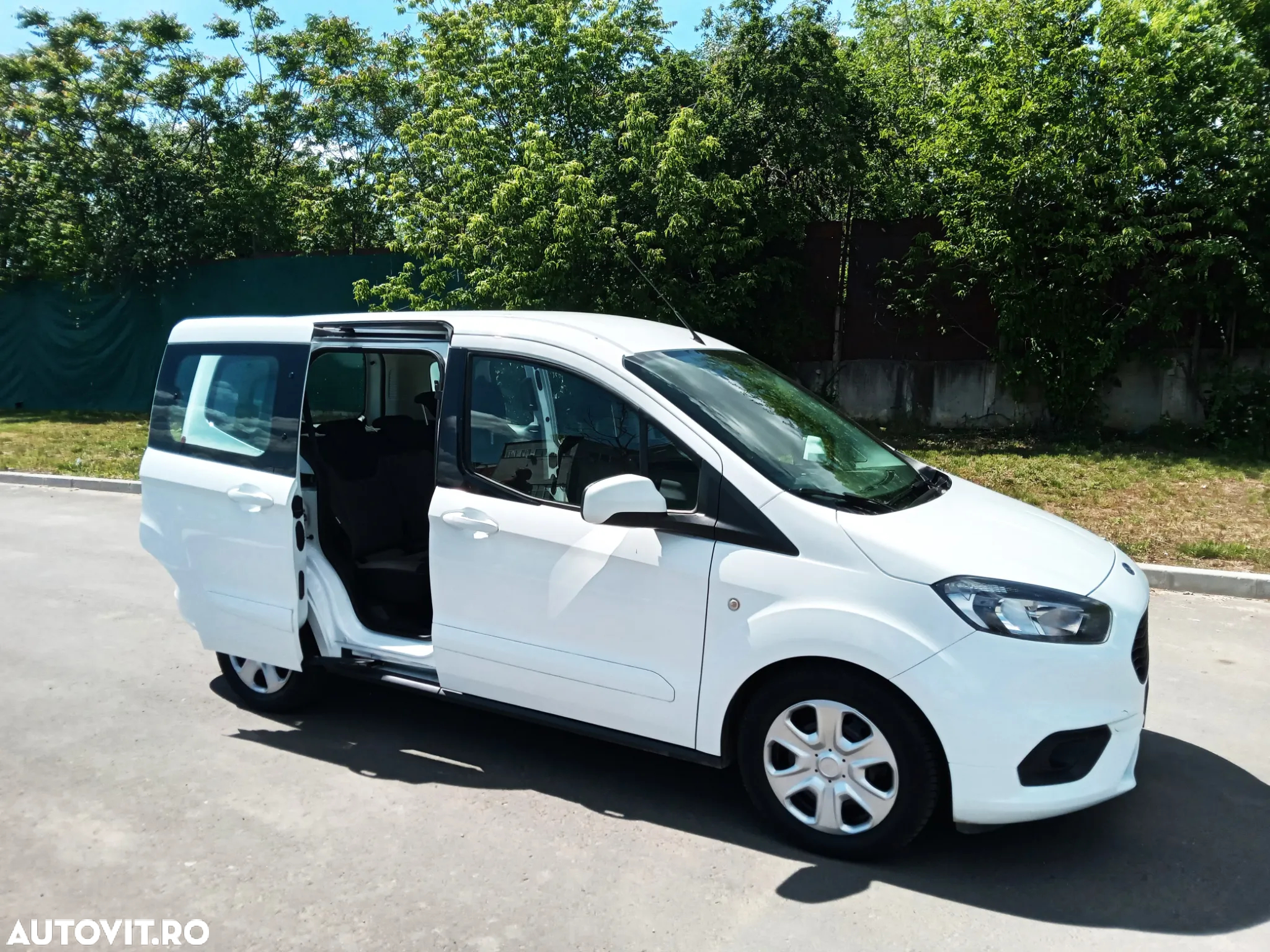 Ford Tourneo Courier 1.5 TDCi Trend - 11