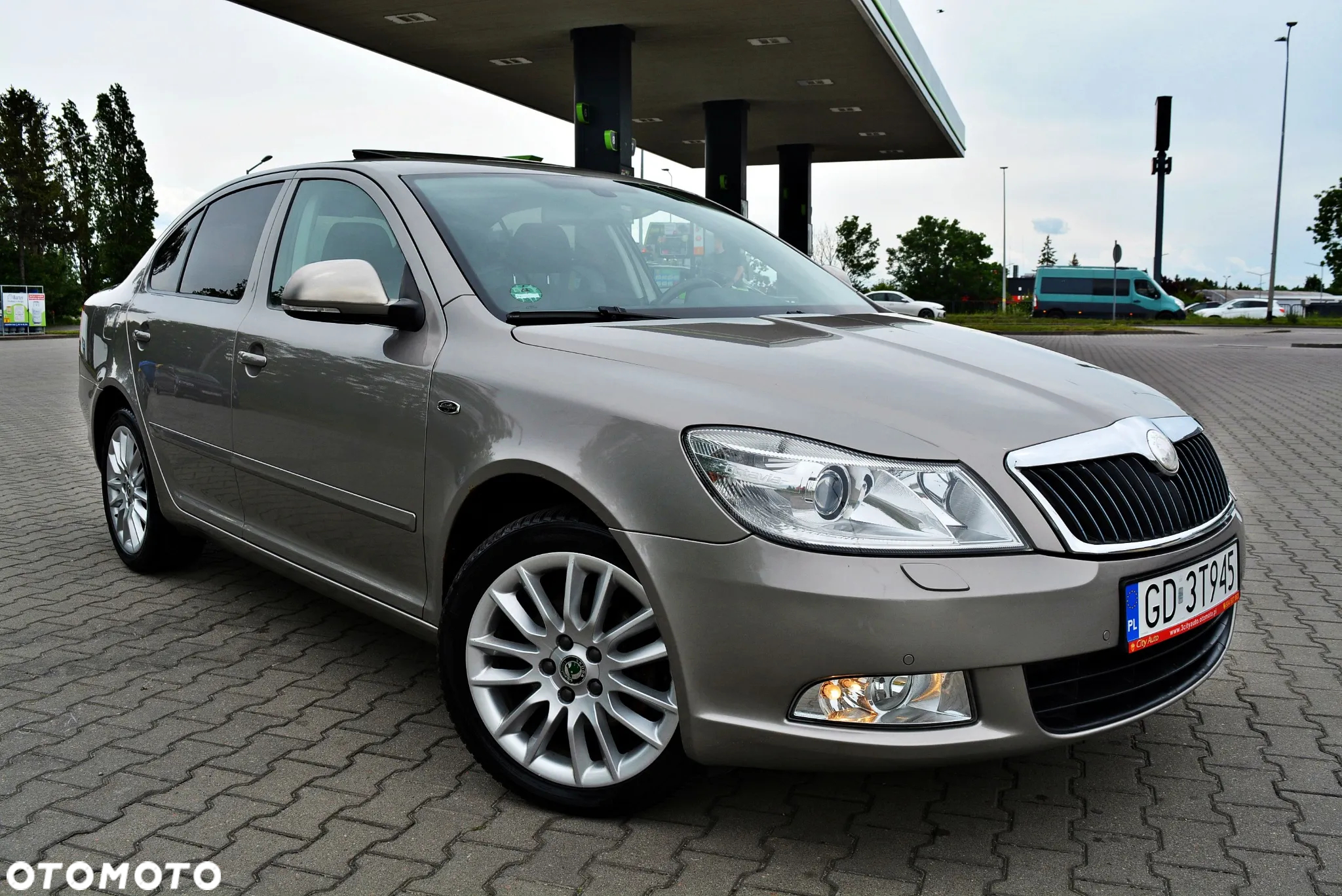 Skoda Octavia 1.8 TSI DSG Laurin & Klement - 12