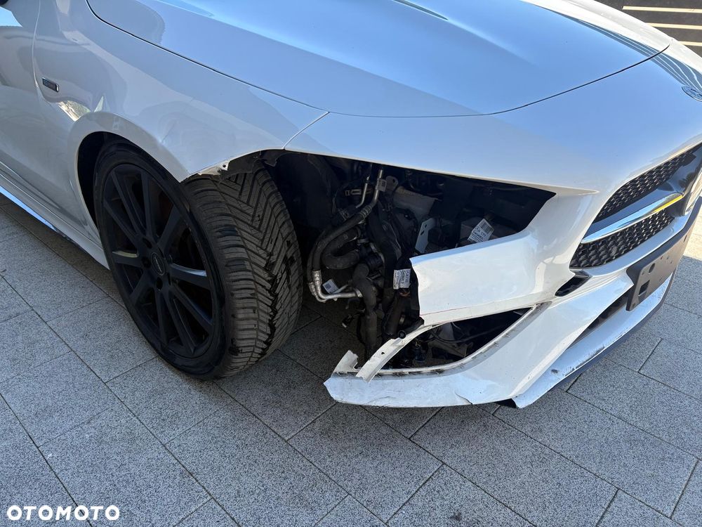 Mercedes-Benz CLA 250 e 8G-DCT AMG Line - 2