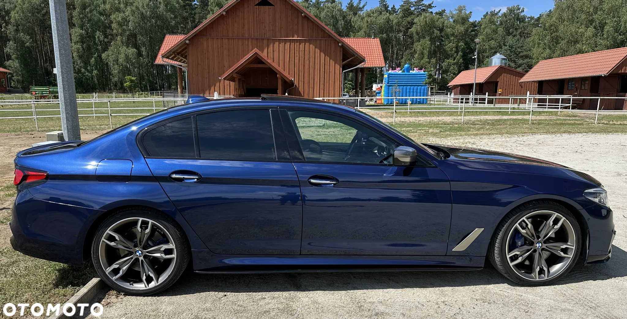 BMW Seria 5 M550i xDrive sport - 11