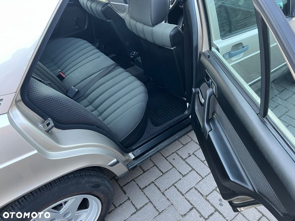 Mercedes-Benz W201 (190) - 17