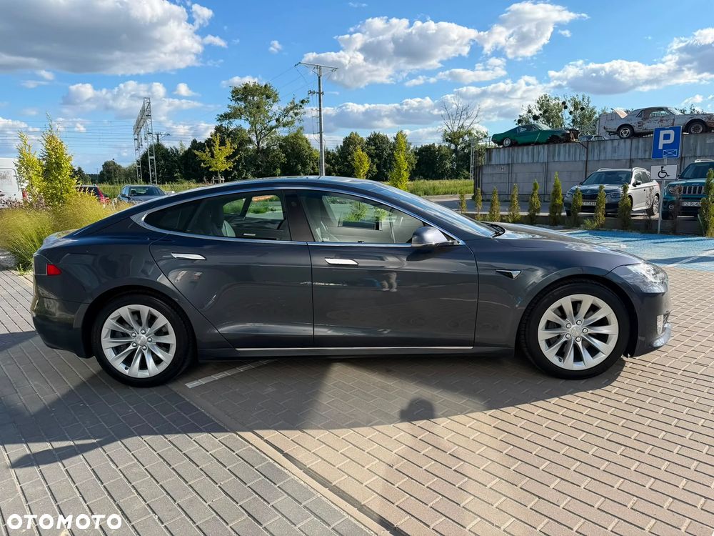 Tesla Model S - 4