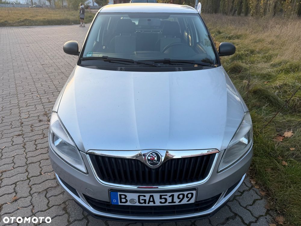 Skoda Fabia 2010 photo 2