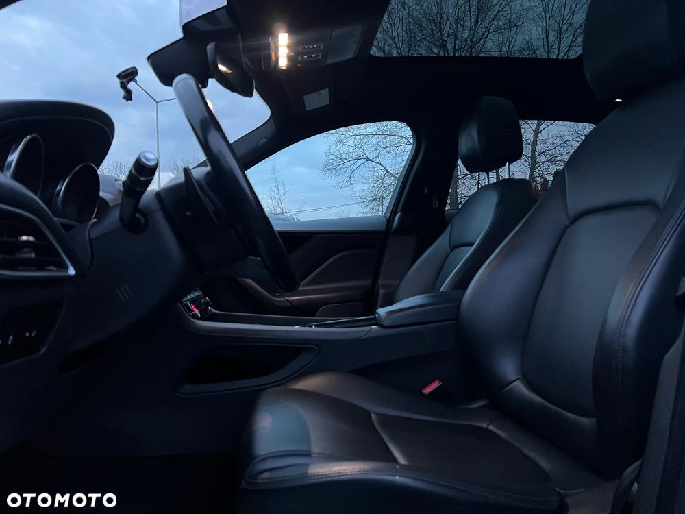 Jaguar F-Pace 25t AWD Prestige - 11