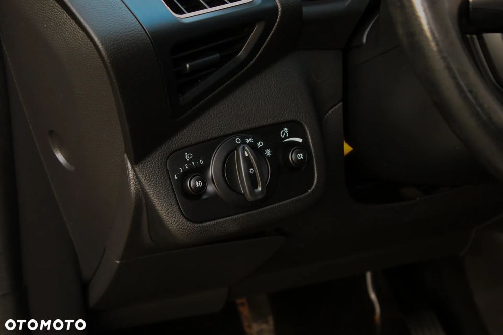 Ford Kuga 2.0 TDCi 2x4 Titanium - 30