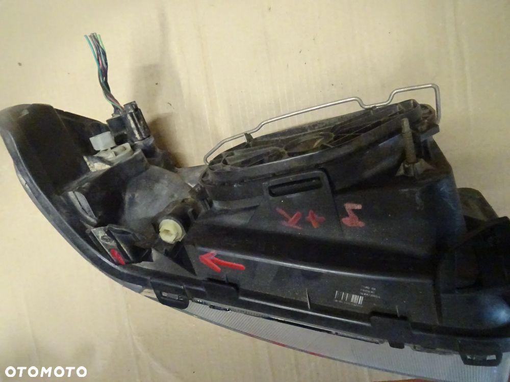 FORD MAVERICK LIFTING LAMPA PRAWA CZESCI ROZNE - 4