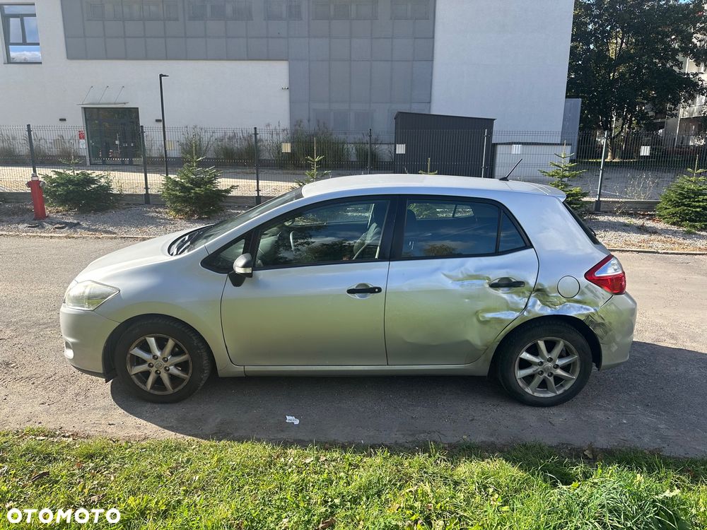 Toyota Auris 2011 photo 3