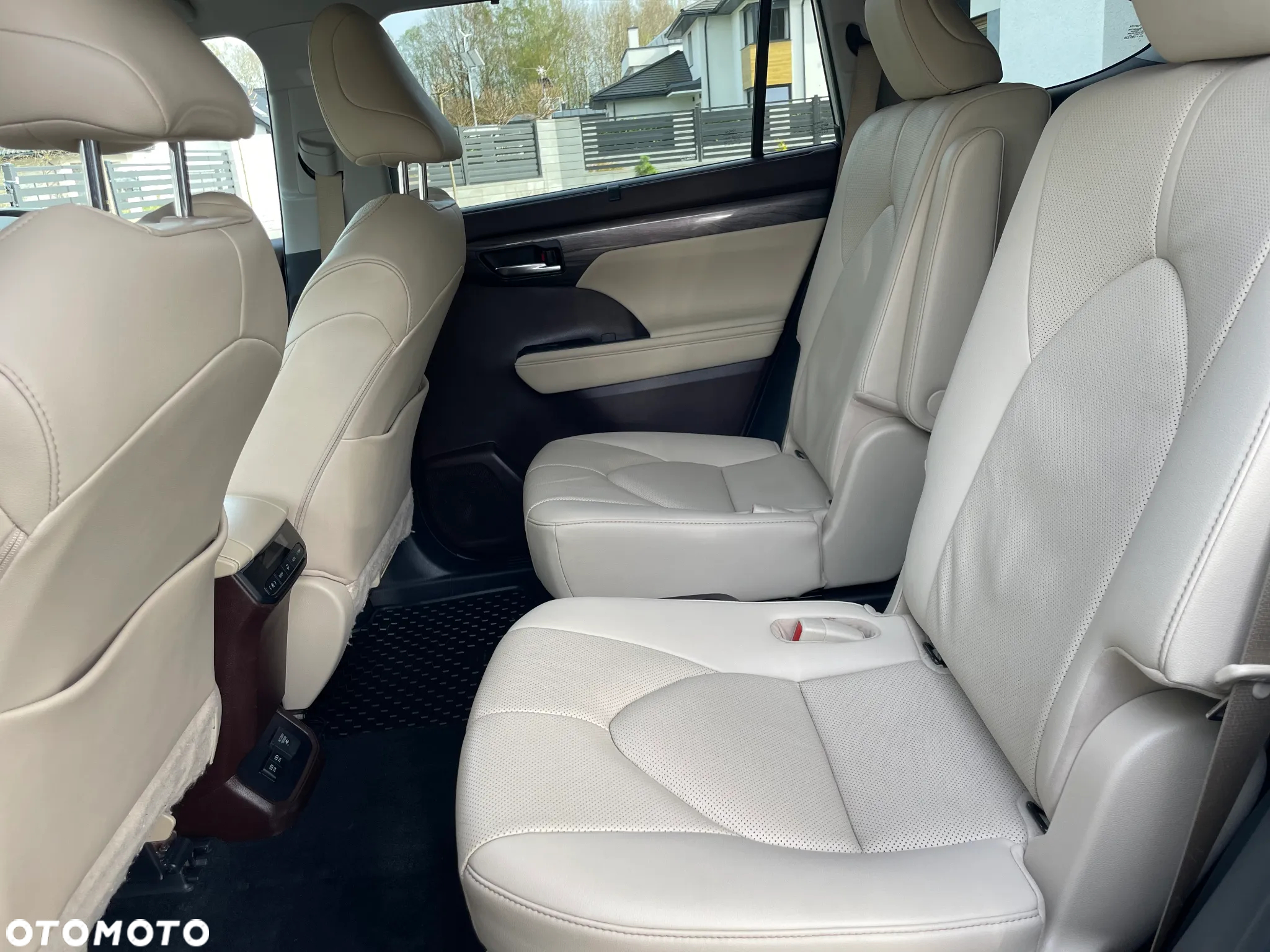 Toyota Highlander 2.5 Hybrid Executive - 17