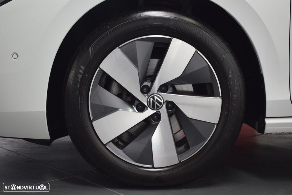 VW Passat Variant 2.0 TDi Business DSG - 28