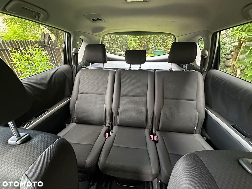 Toyota Corolla Verso - 8