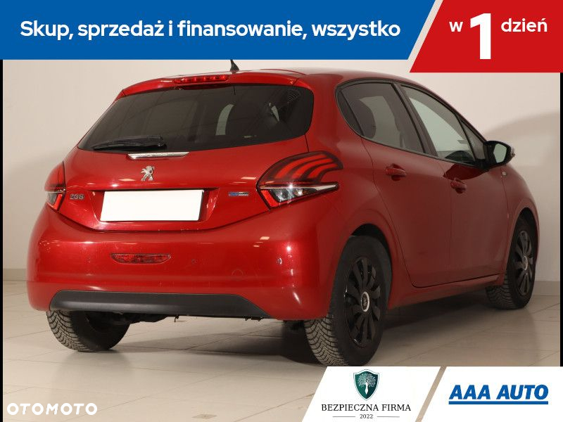 Peugeot 208 - 6