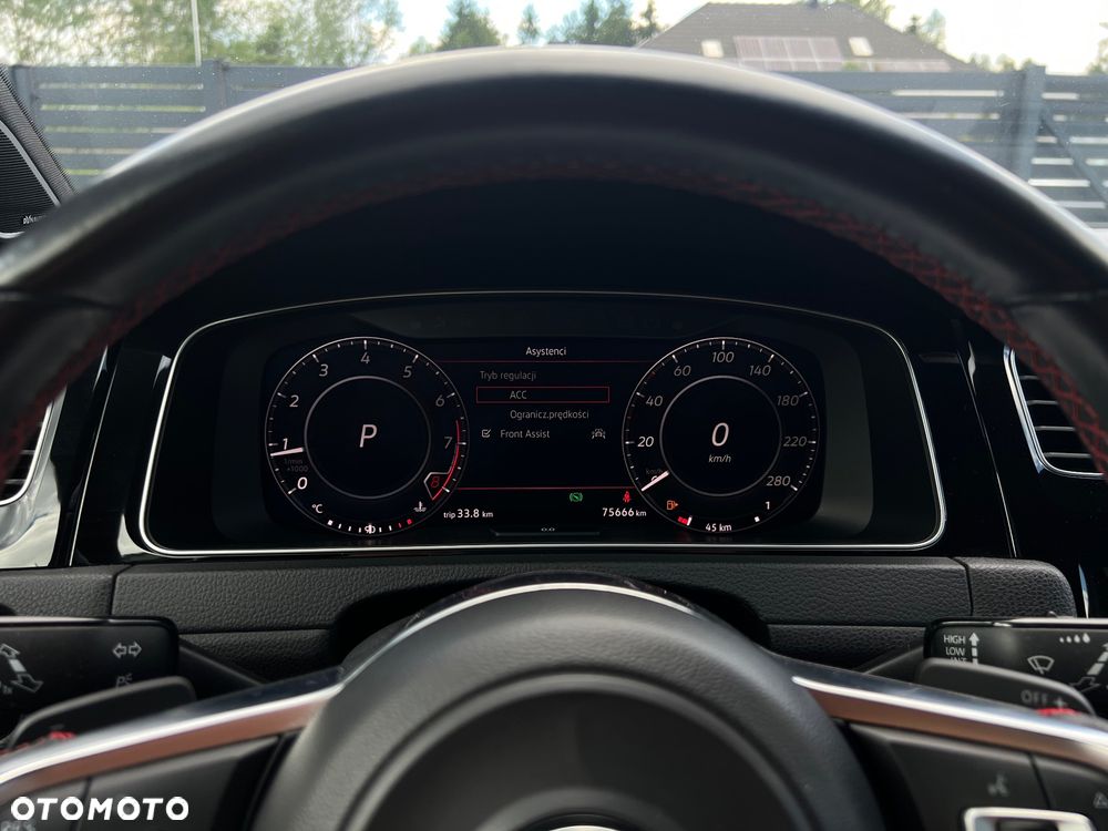 Volkswagen Golf - 23