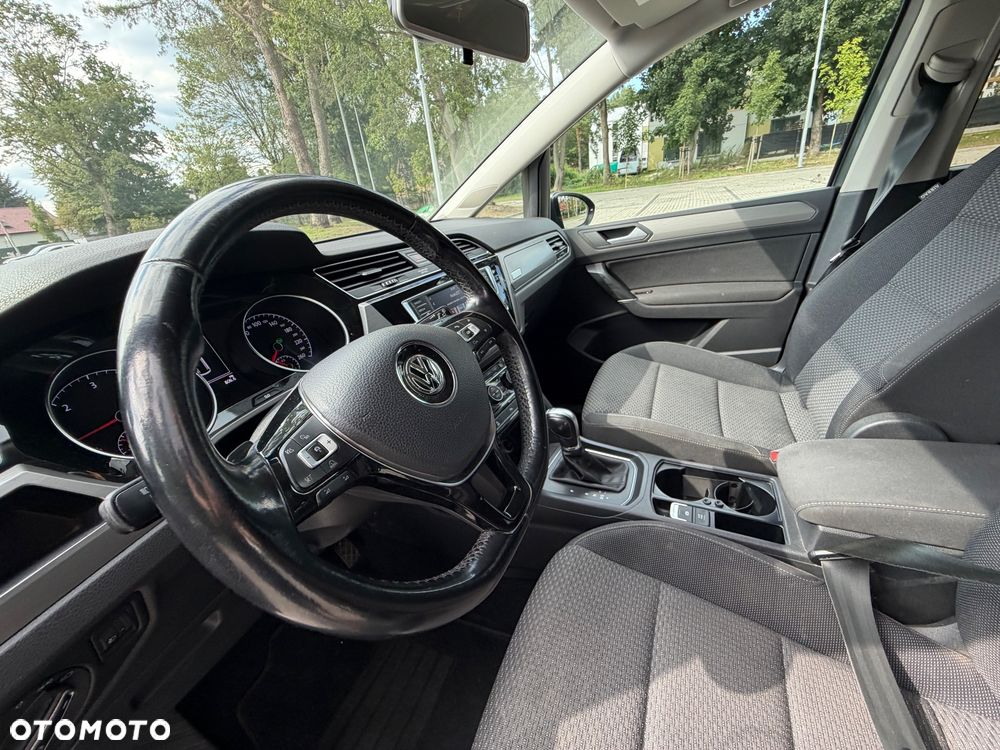Volkswagen Touran - 16