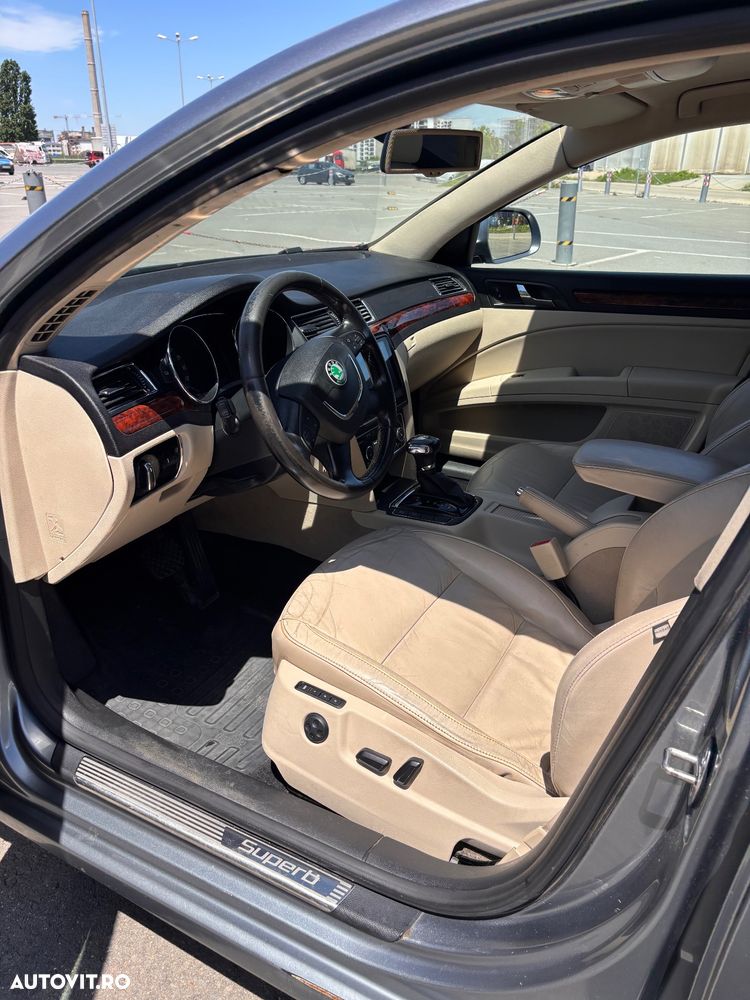 Skoda Superb 2.0 TDI Elegance DSG - 9