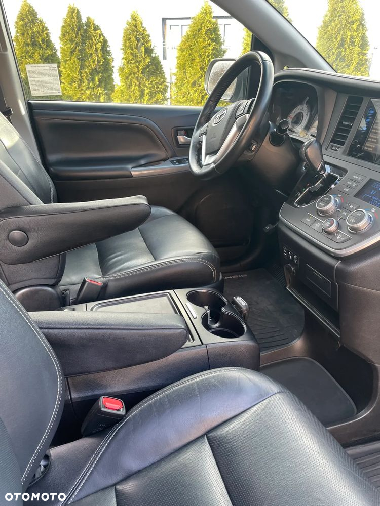 Toyota Sienna 3.5 V6 SE - 19