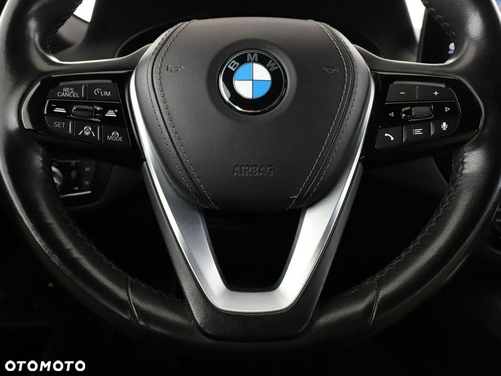 BMW Seria 5 530e xDrive Luxury Line - 23