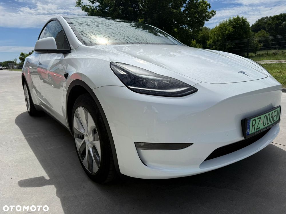 Tesla Model Y - 11