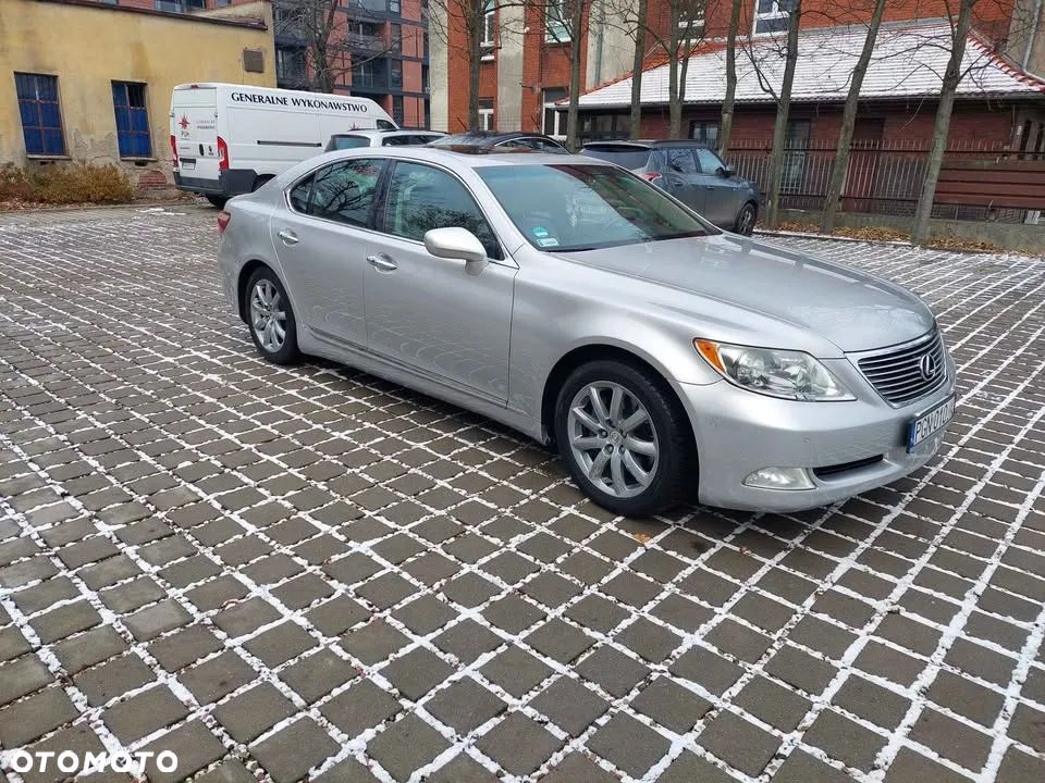 Lexus LS - 4