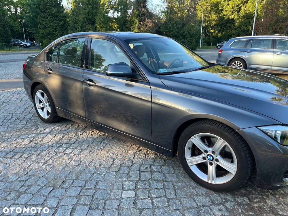 BMW Seria 3 328i - 5