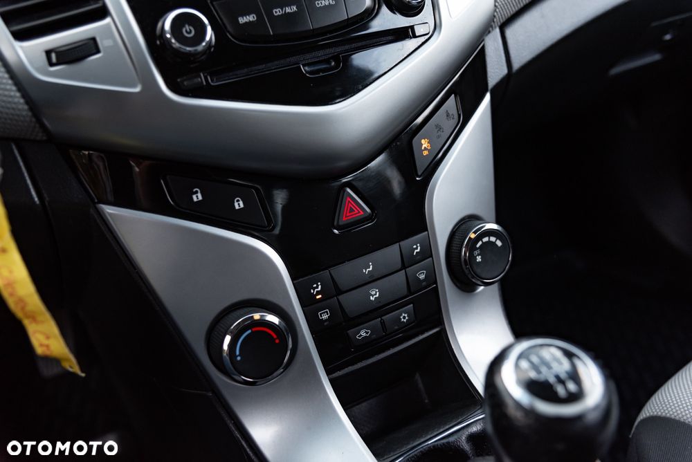 Chevrolet Cruze 1.8 LS - 32
