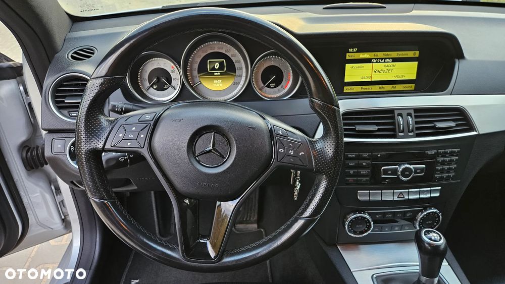 Mercedes-Benz Klasa C 180 CGI BlueEff - 18