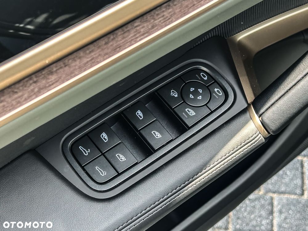 Porsche Cayenne - 25