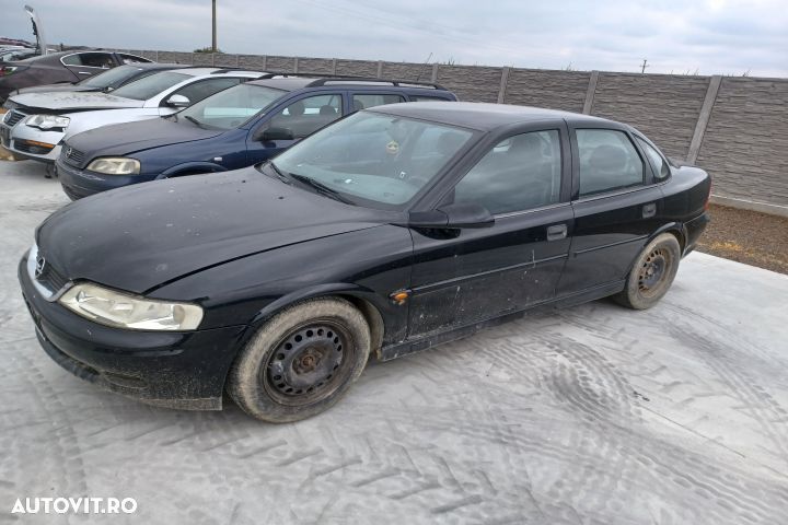 Rampa injectoare 09133177A Opel Vectra B [1995 - 1999] wagon 5-usi 1. - 6