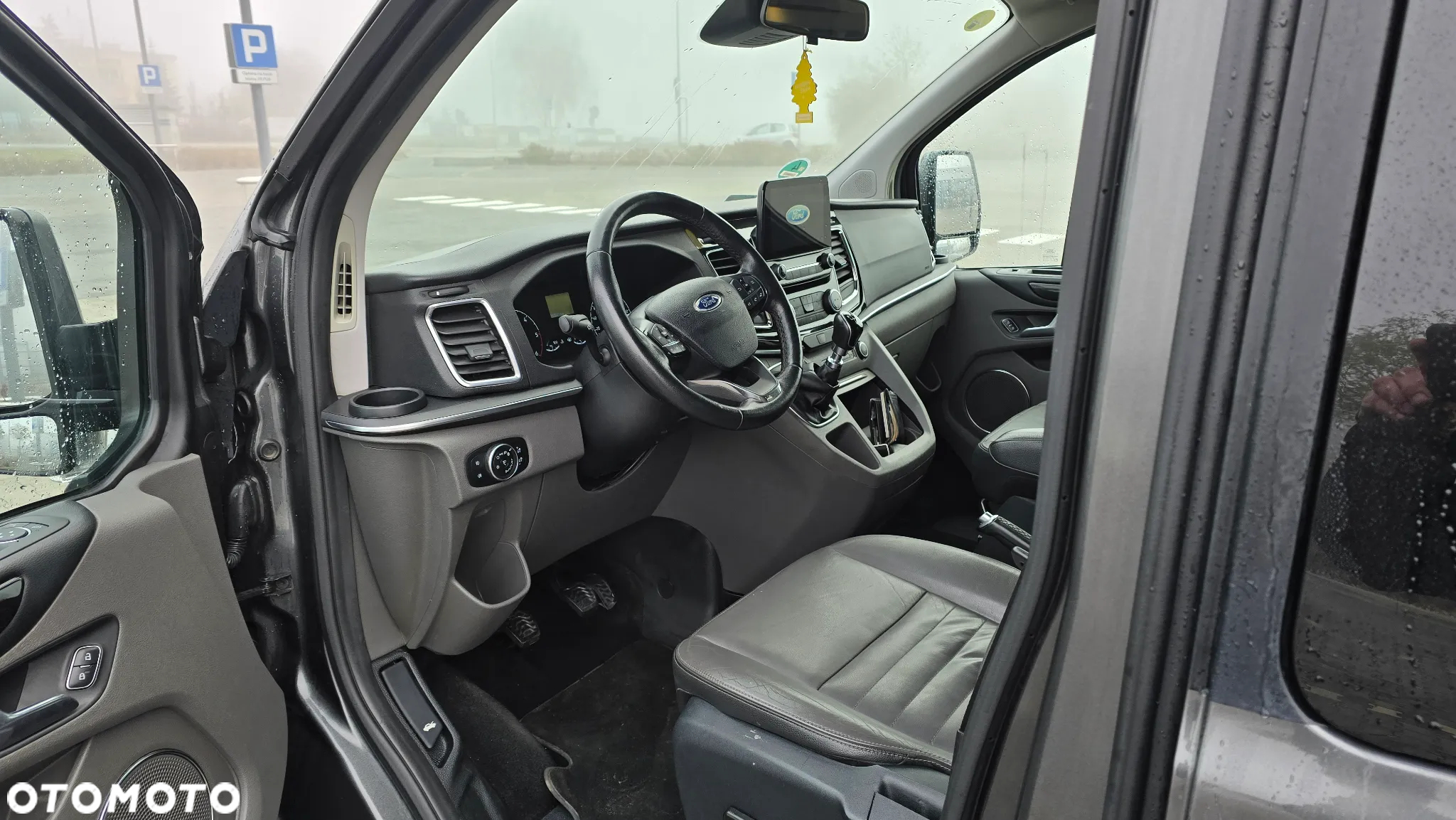Ford Tourneo Custom - 10