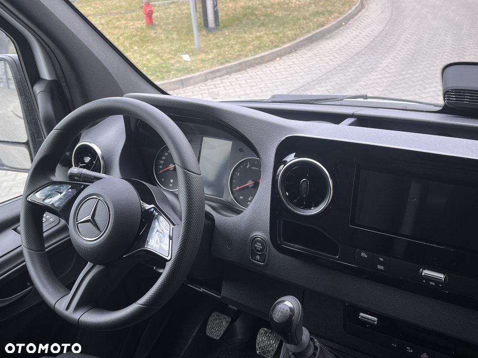 Mercedes-Benz Sprinter - 5
