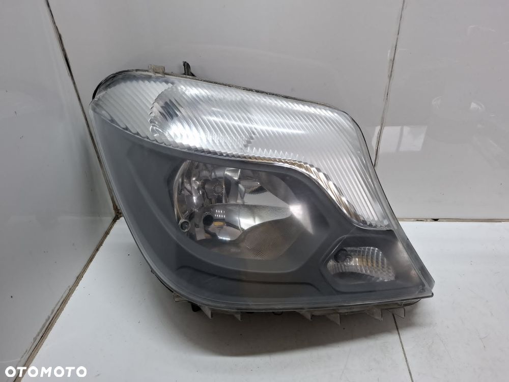 LAMPA PRAWA PRZEDNIA PRZÓD MERCEDES W906 LIFT ZWYKŁA H7 A9068202461 - 1