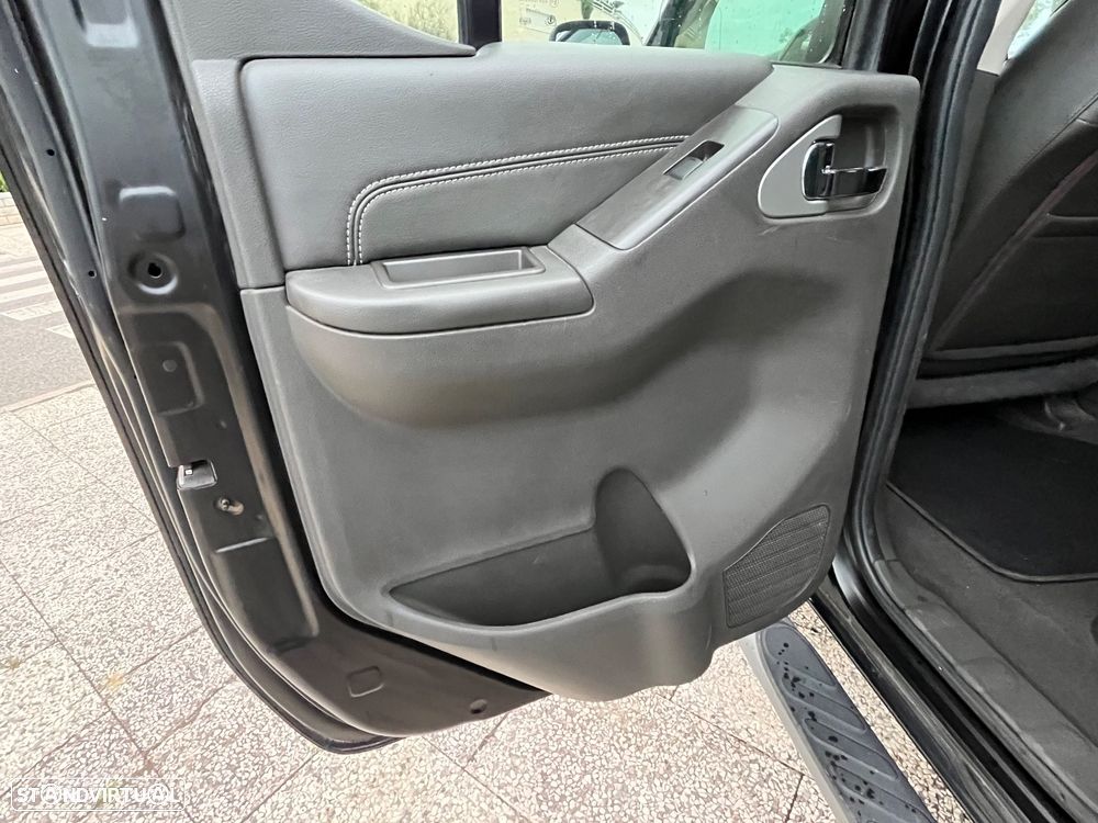 Nissan Navara 3.0 dCi V6 CD LE AT 4WD - 30