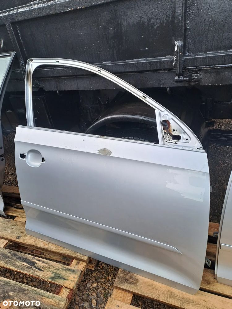 Skoda Rapid 5D HB drzwi klapa kod lakieru 9156 LA7W i inne - 5