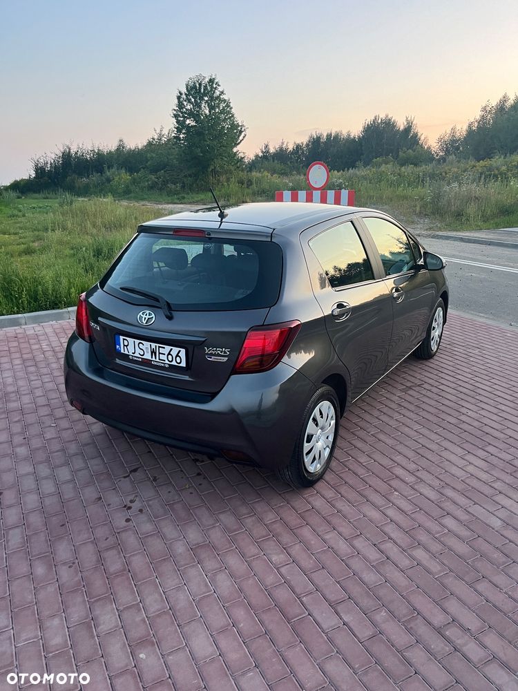 Toyota Yaris 1.0 VVT-i - 10