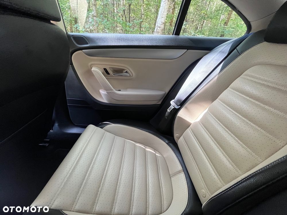 Volkswagen Passat CC - 16