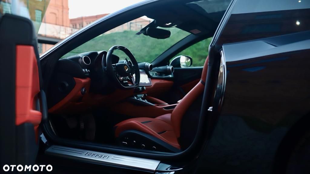 Ferrari GTC4Lusso - 9