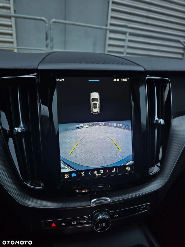 Volvo XC 60 B4 D AWD Plus Bright - 21