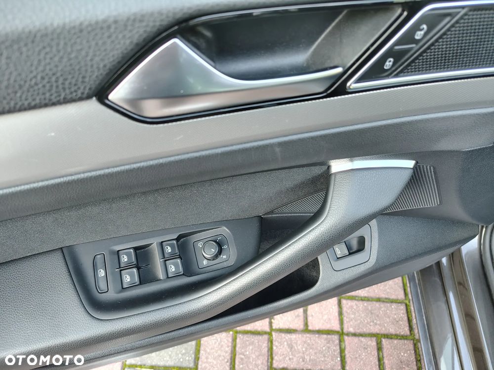 Volkswagen Passat 2.0 TDI (BlueMotion Technology) Comfortline - 27