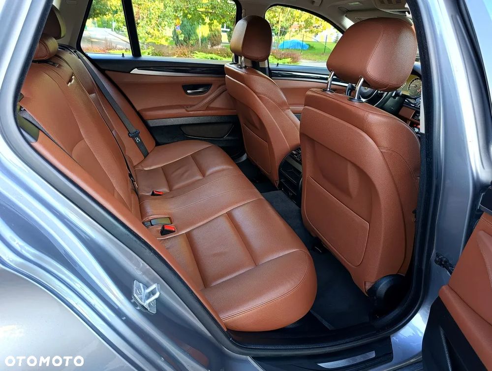 BMW Seria 5 525d Touring Sport-Aut Luxury Line - 32