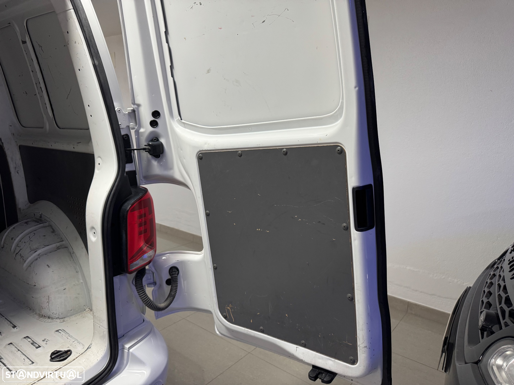 VW TRANSPORTER 2.0 TDI C/IVA BUSINESS AC OCASIÃO - 29