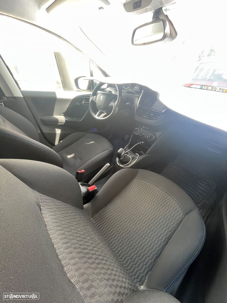 Peugeot 208 1.2 PureTech Signature - 11