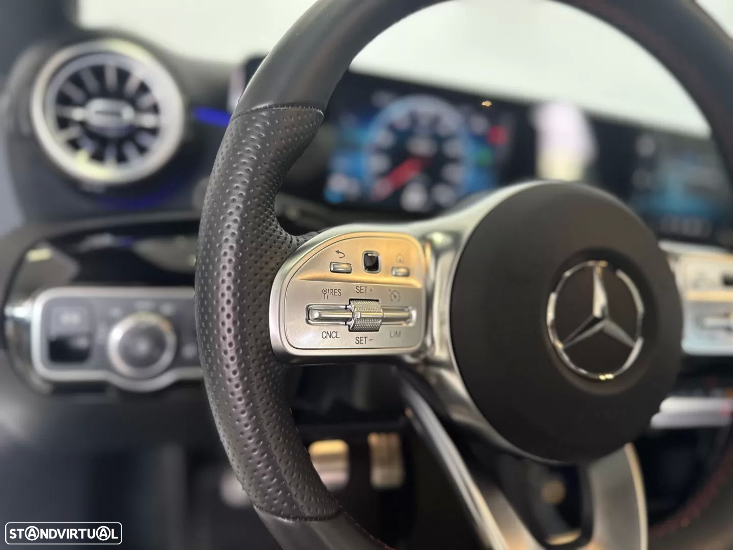Mercedes-Benz A 160 AMG Line - 34