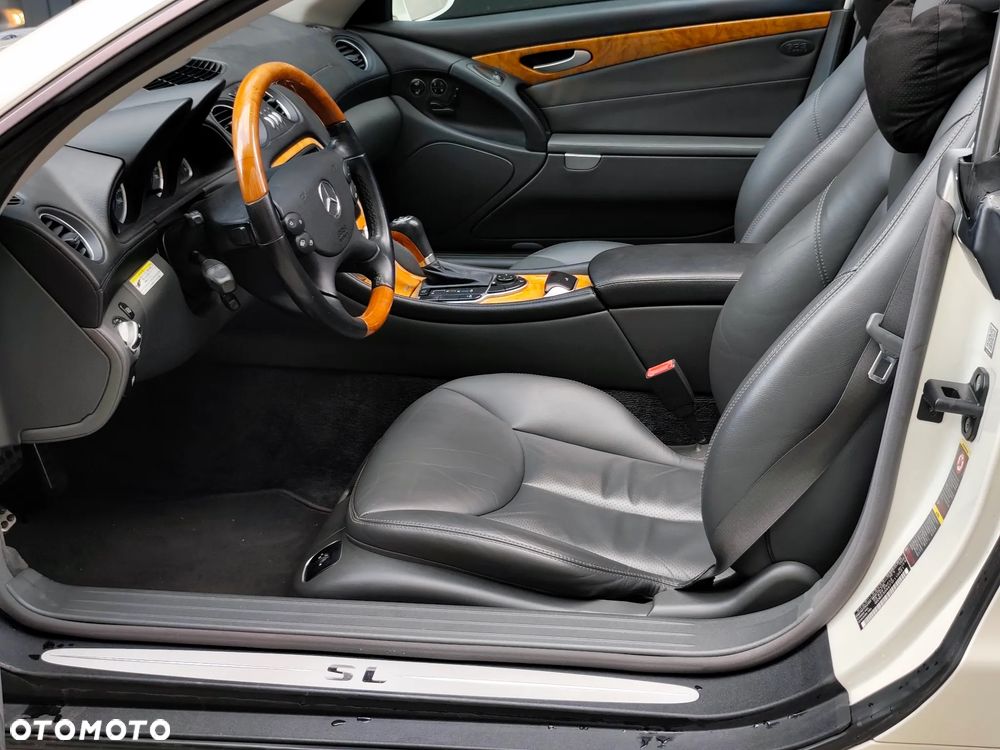 Mercedes-Benz SL - 17