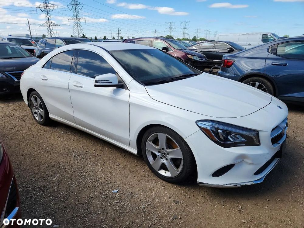 Mercedes-Benz CLA 250 4Matic 7G-DCT - 2
