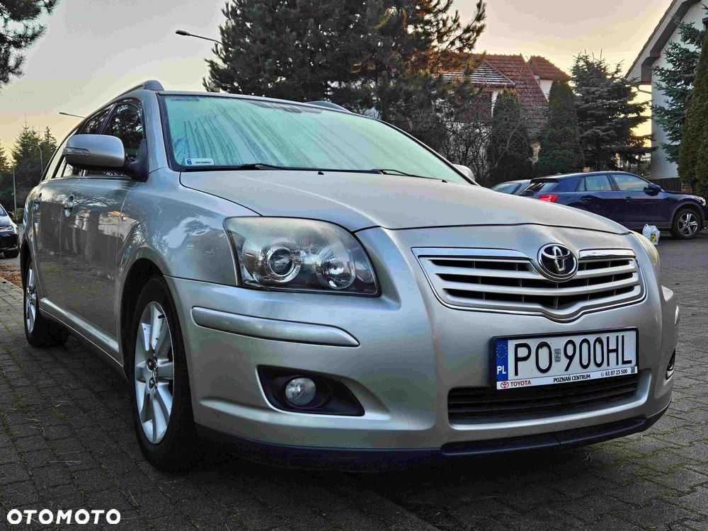 Toyota Avensis 1.8 VVT-i Sol - 1