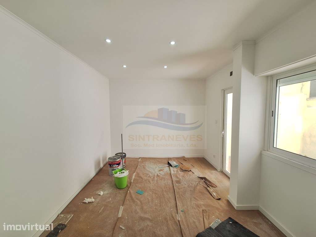 T3 em remodelação total - com logradouro - Falagueira - Grande imagem: 2/15
